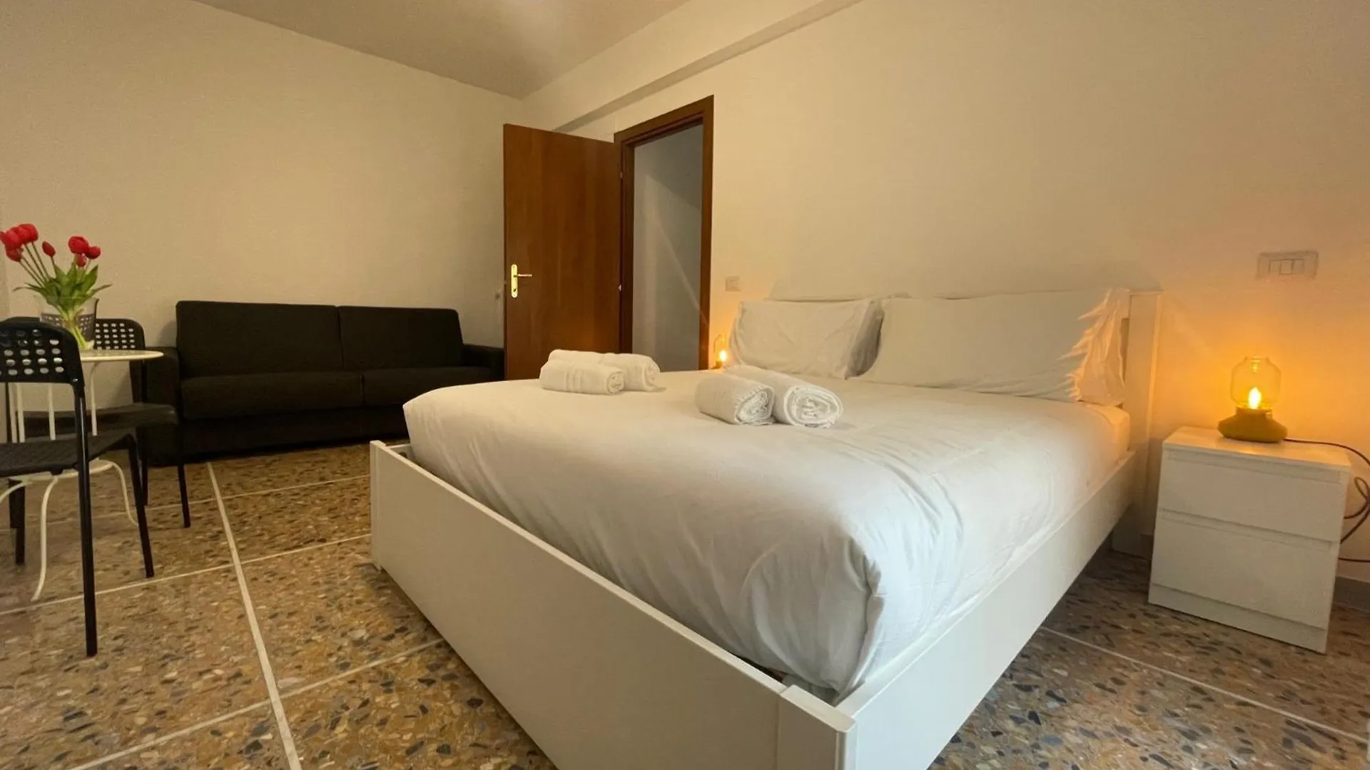 Vatican Apartment Cipro ローマ